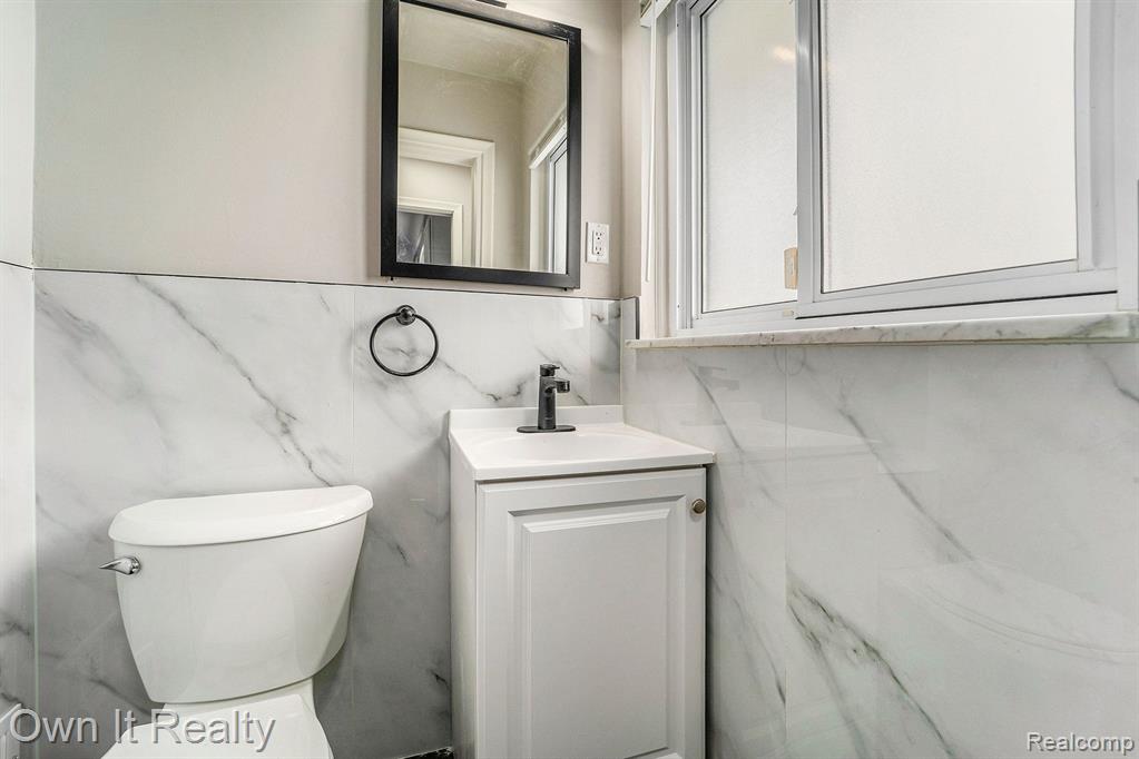 5972 MCMILLAN Street, Dearborn Heights, MI 48127 — Photo 17