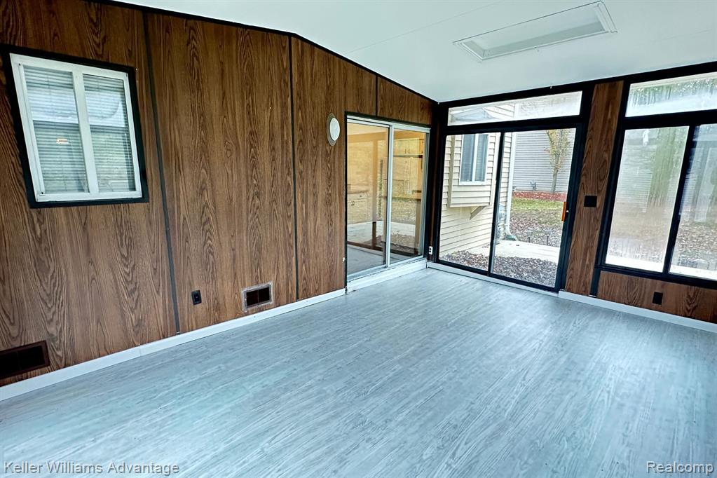 24502 Simmons Drive, Novi, MI — Photo 12