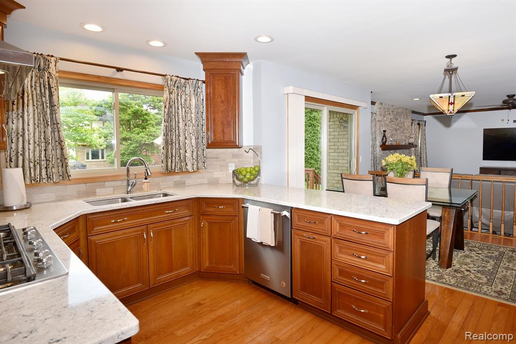 6186 Smithfield Drive, Troy, MI 48085 — Photo 8