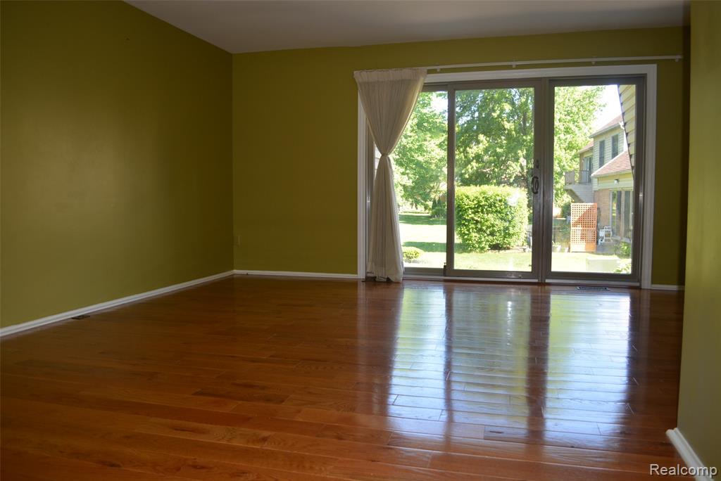 3883 OLD CREEK Road, 18, Troy, MI 48084 — Photo 16