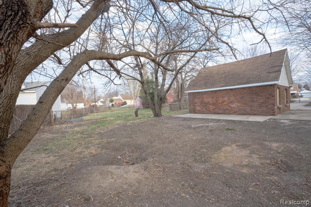 16022 Stephens Drive, Eastpointe, MI 48021 — Photo 24