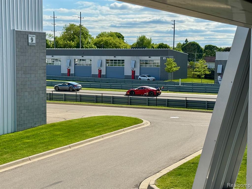 50 PIT Lane, Pontiac, MI 48341 — front exterior