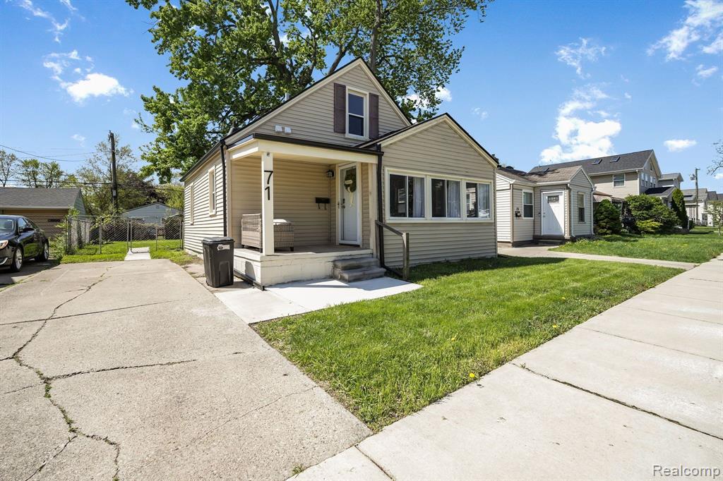 71 W DALLAS Avenue, Madison Heights, MI 48071 — Photo 2
