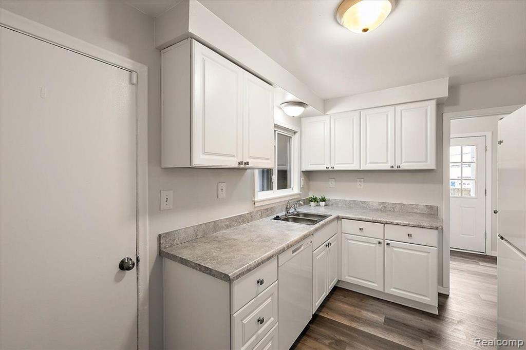 43 FERNBARRY Drive, Waterford, MI 48328 — Photo 17