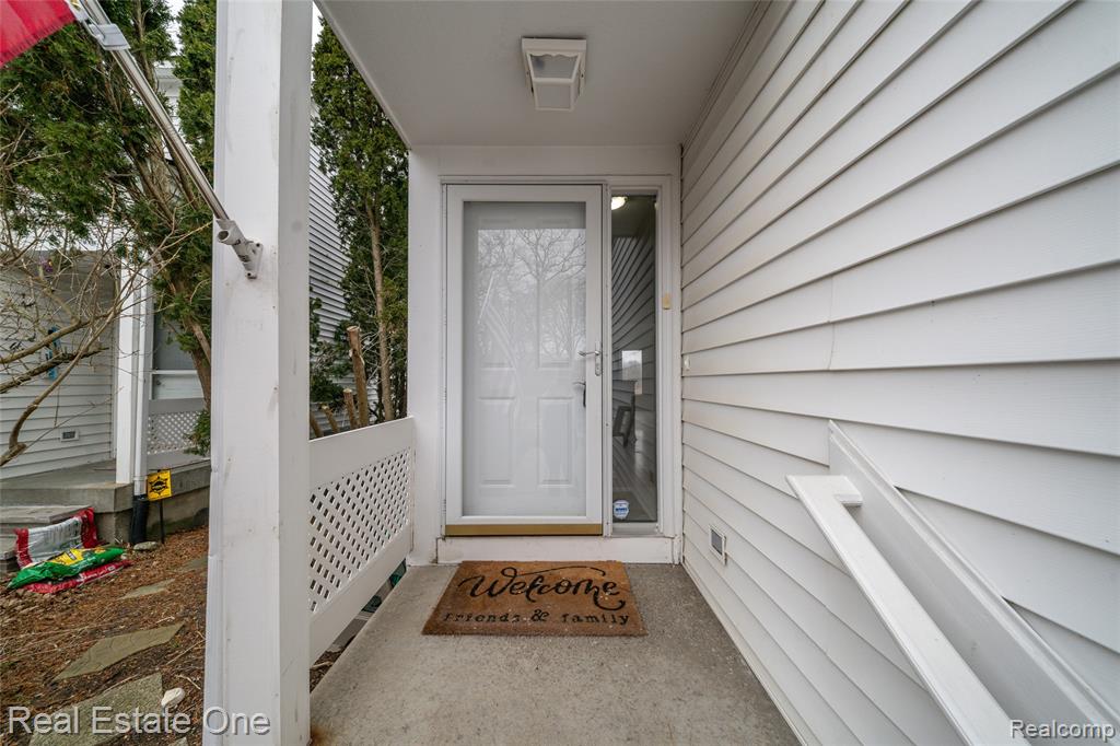 24099 Tana Court, Farmington, MI 48335 — Photo 5