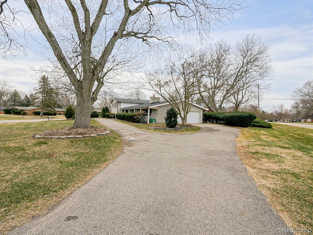6775 Cedarbrook Drive, Bloomfield Hills, MI 48301 — Photo 35