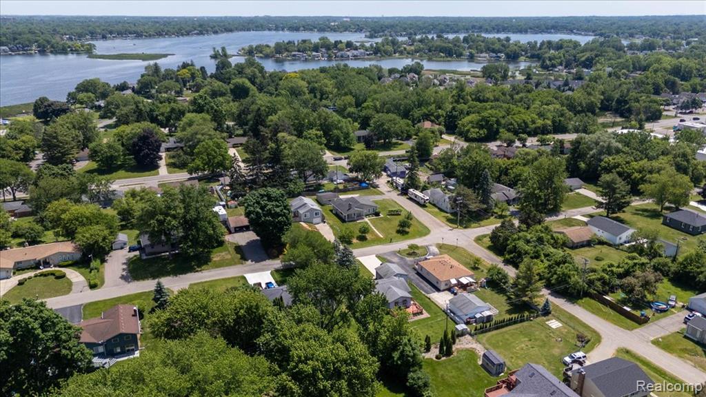 795 Hogarth Avenue, Waterford, MI 48328 — Photo 22