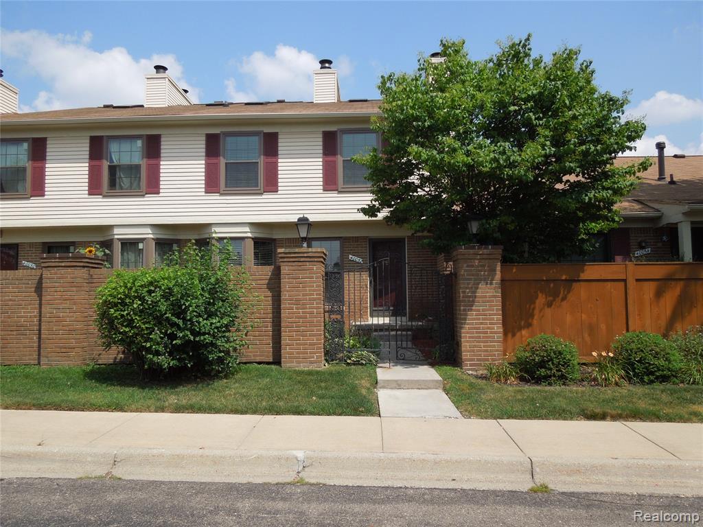 40052 Crosswinds, Novi, MI — front exterior