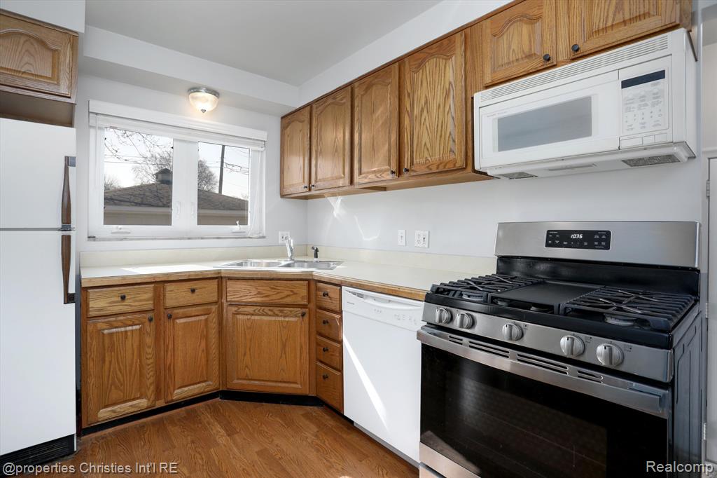 9030 TEXAS Street, Livonia, MI 48150 — Photo 9