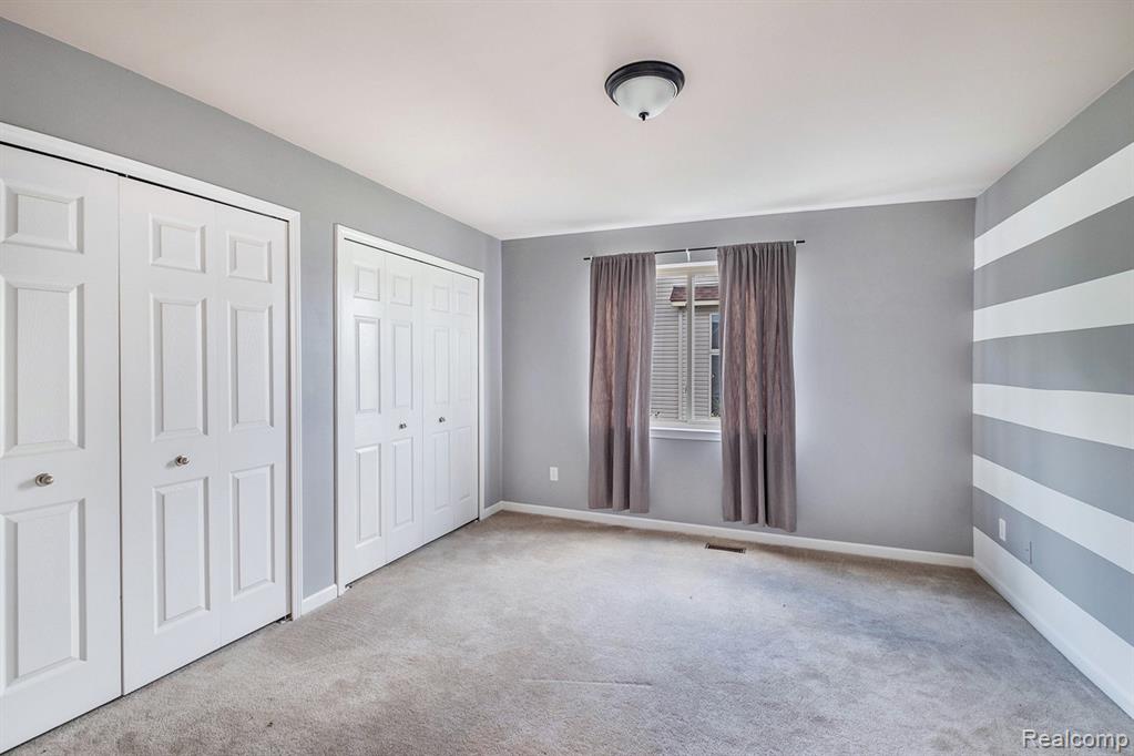 724 Pinecreek Drive, Fenton, MI 48430 — Photo 14