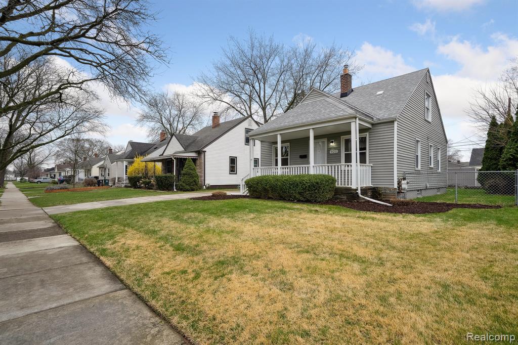 921 N EDGEWORTH Avenue, Royal Oak, MI 48067 — Photo 2