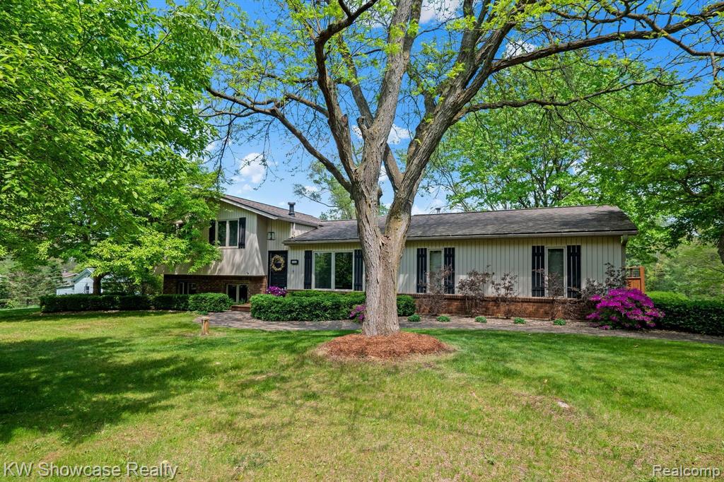 6690 CUTHBERT Road, White Lake, MI — front exterior