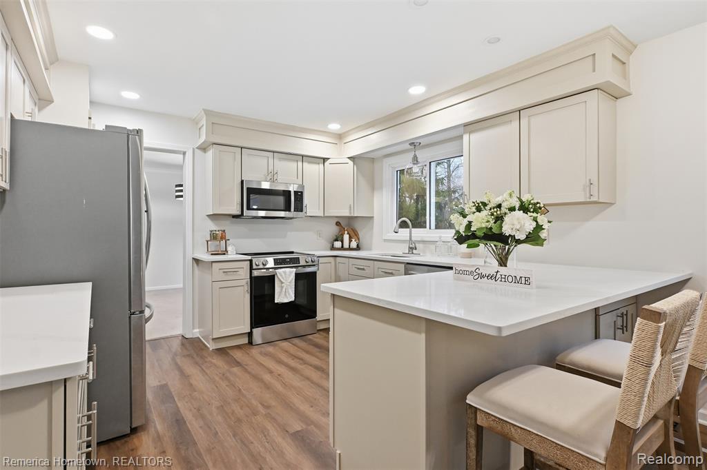 9801 Tennyson Drive, Plymouth, MI 48170 — Photo 12