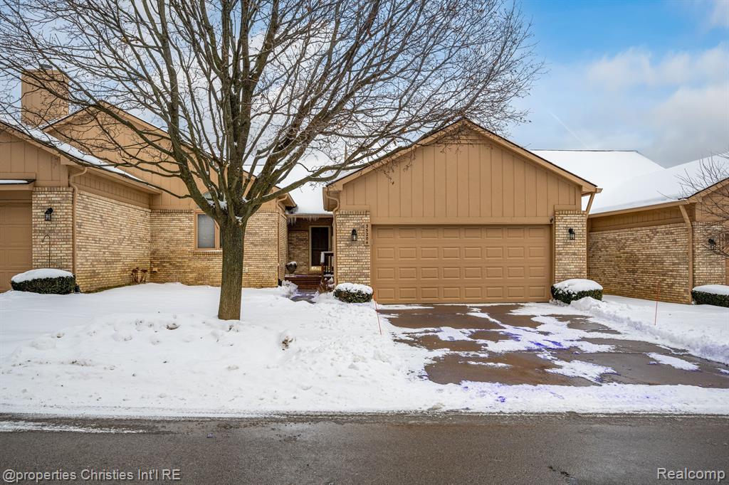 35204 KNOLLWOOD Lane, Farmington Hills, MI 48335 — Photo 17