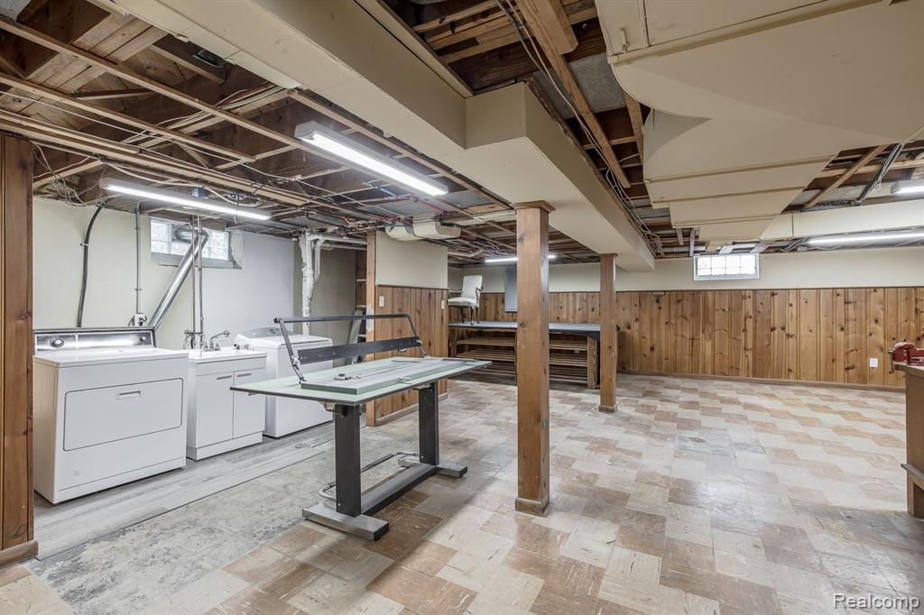 10846 Hart Avenue, Huntington Woods, MI — Photo 40