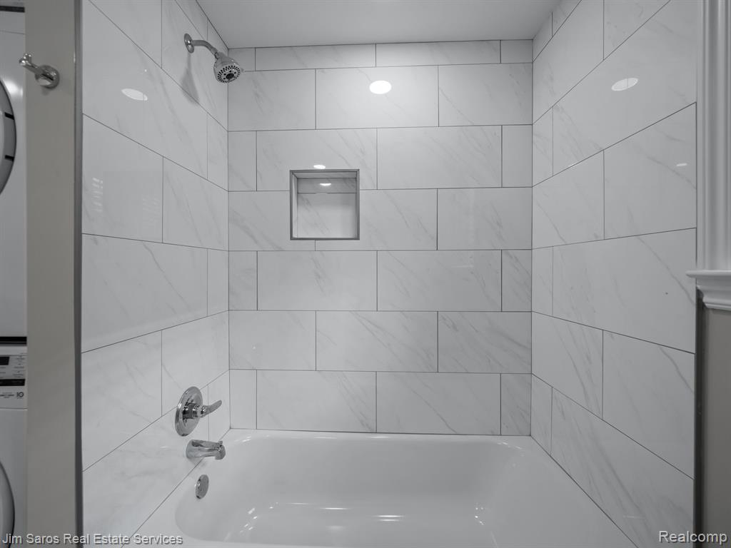 895 Harcourt Road, Grosse Pointe Park, MI 48230 — Photo 12