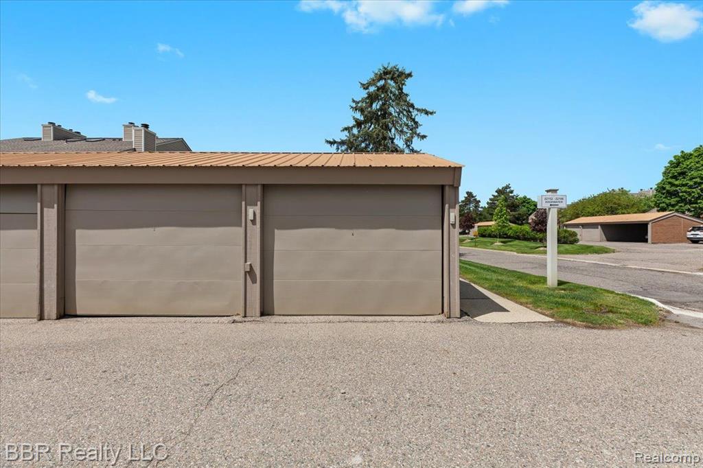 22118 EDGEWATER, Novi, MI — Photo 19
