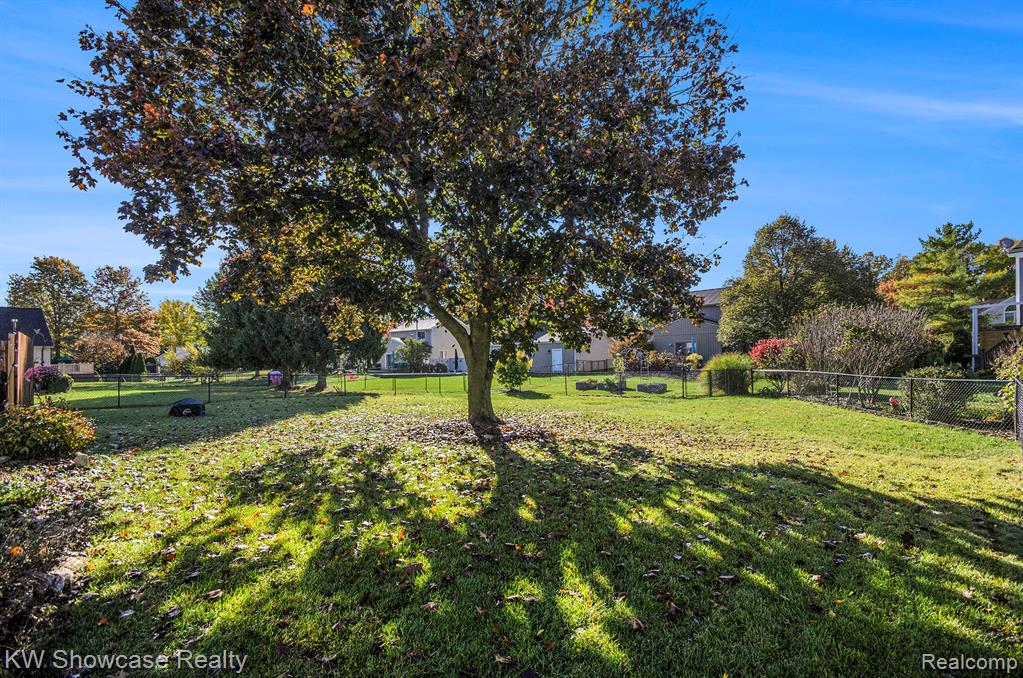 61375 Creekview Drive, South Lyon, MI 48178 — Photo 27