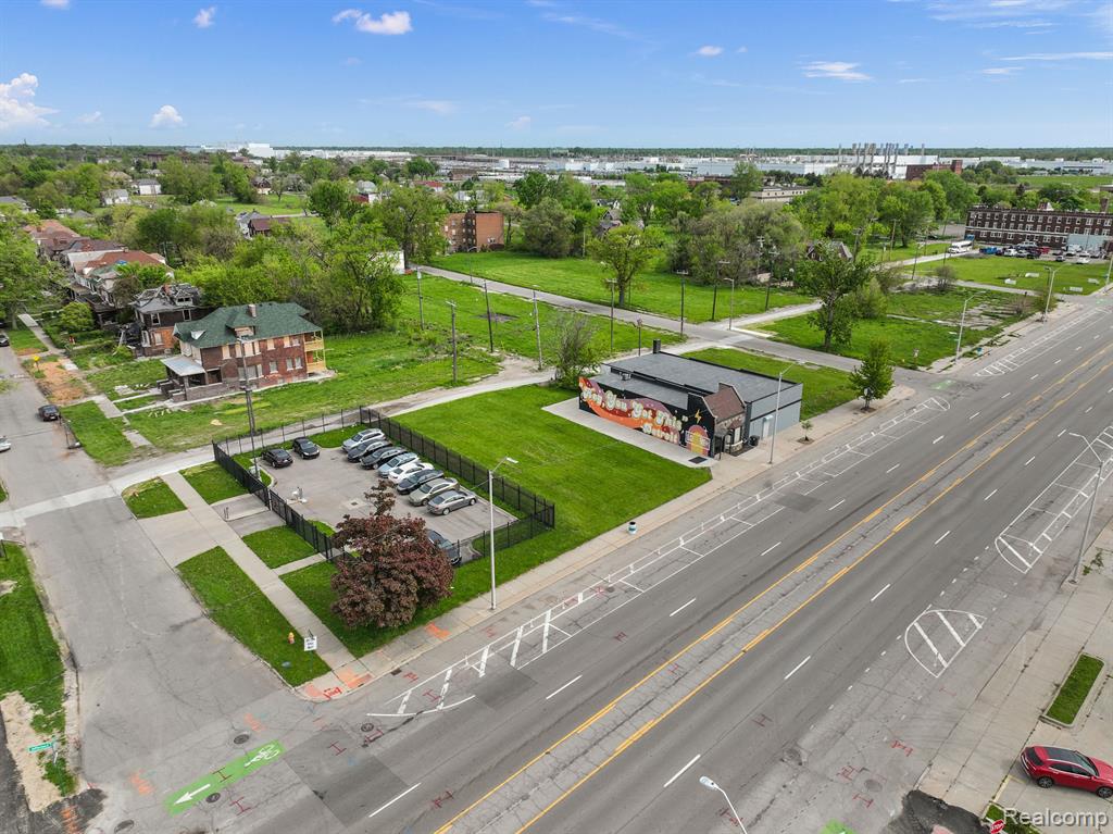 10829 E JEFFERSON Avenue, Detroit, MI 48214 — Photo 6