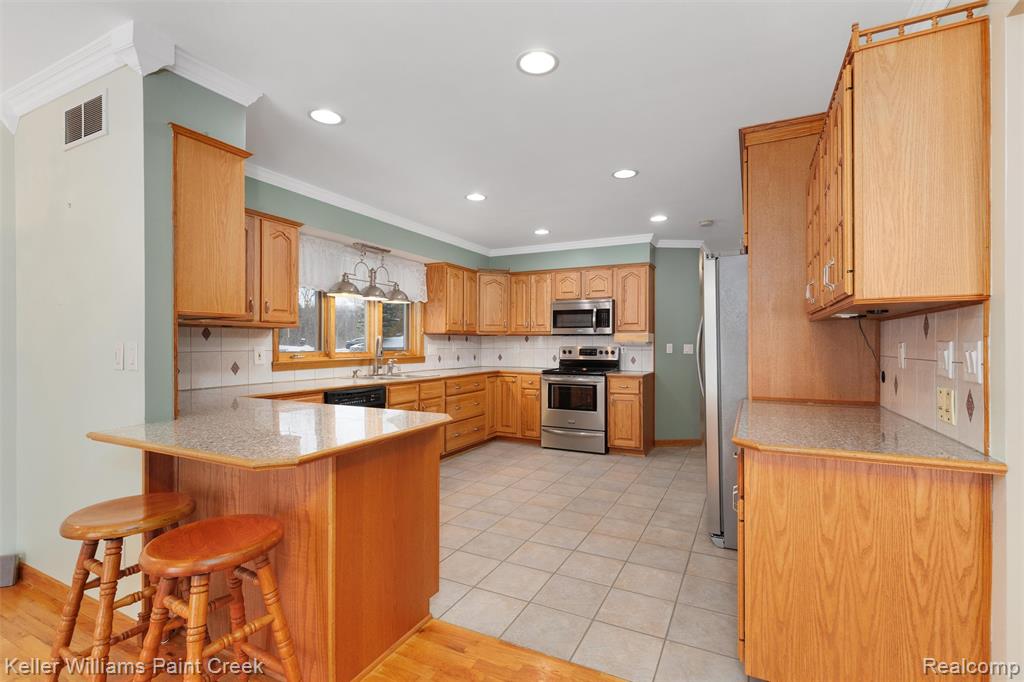 10045 Highland Road, White Lake, MI — Photo 7