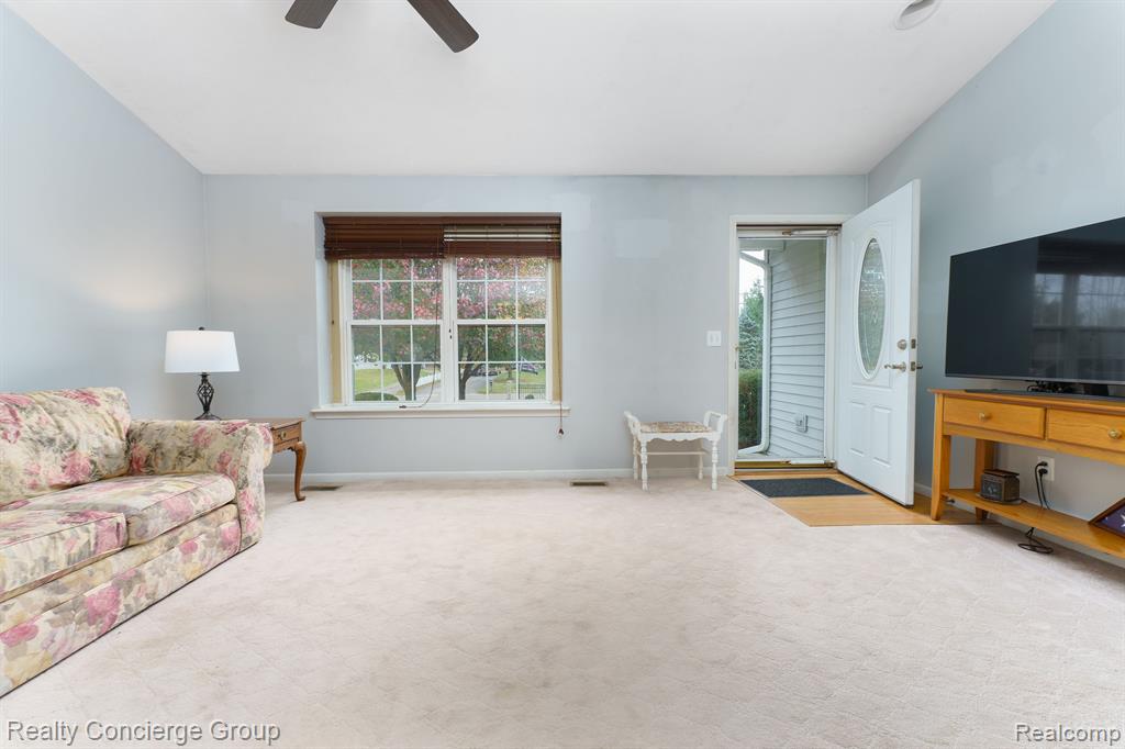 10065 REDHAWK, Perry, MI 48872 — Photo 3