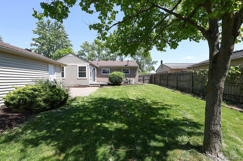 9858 FAIRBANKS Street, Van Buren, MI 48111 — Photo 35