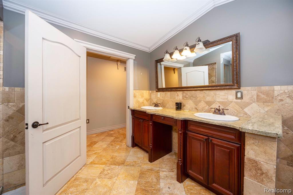 8401 Fenton Street, Dearborn Heights, MI 48127 — Photo 49
