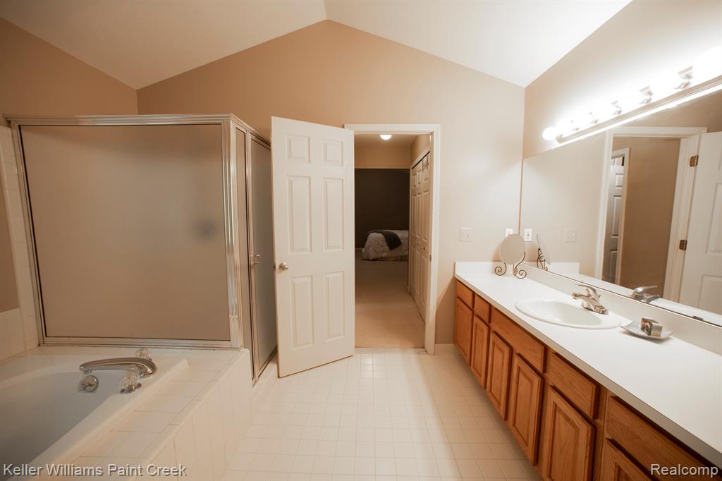 700 Woodfield Way, Rochester Hills, MI 48307 — Photo 17