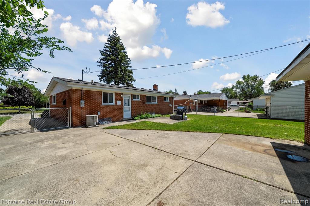 8657 Mercedes Street, Dearborn Heights, MI 48127 — Photo 36