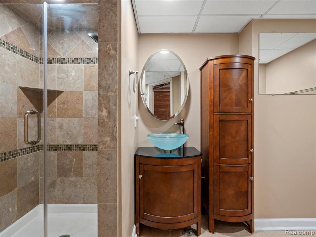 860 MANOR Drive, Milford, MI 48381 — Photo 13