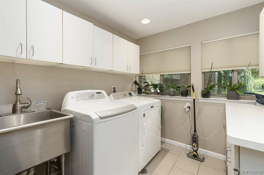 5156 Chestershire Court, West Bloomfield, MI — Photo 15