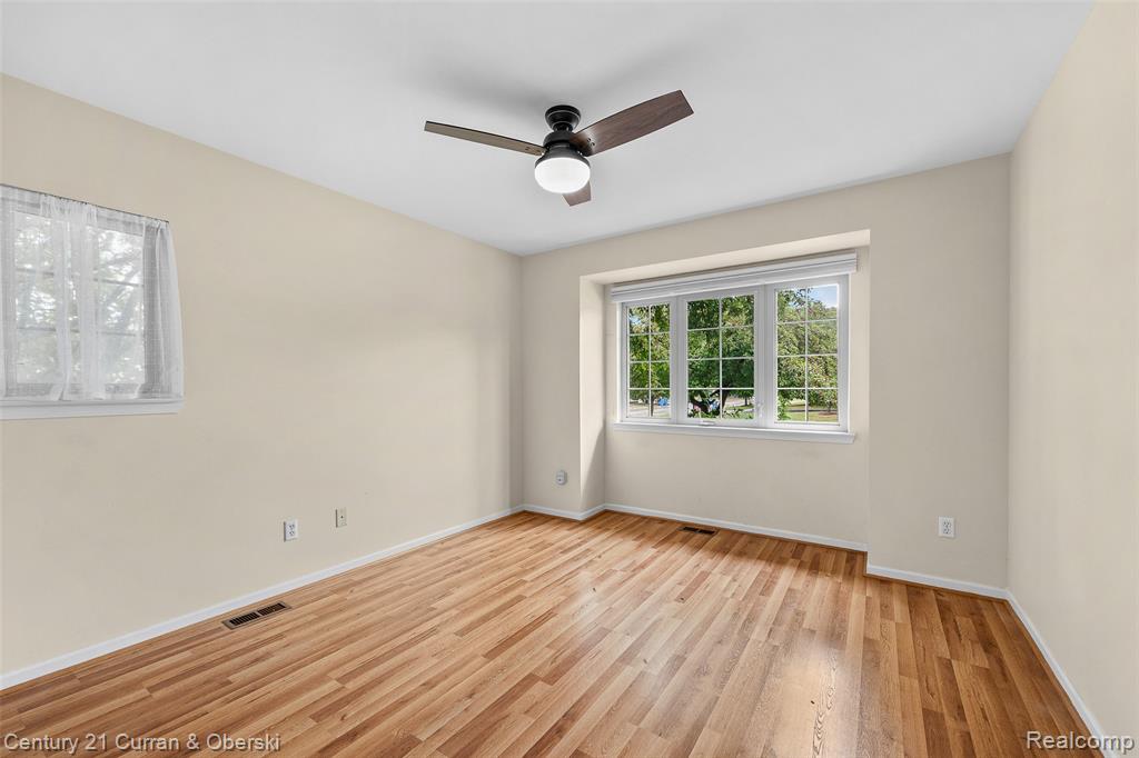 9 Canfield Circle, Dearborn Heights, MI 48127 — Photo 11