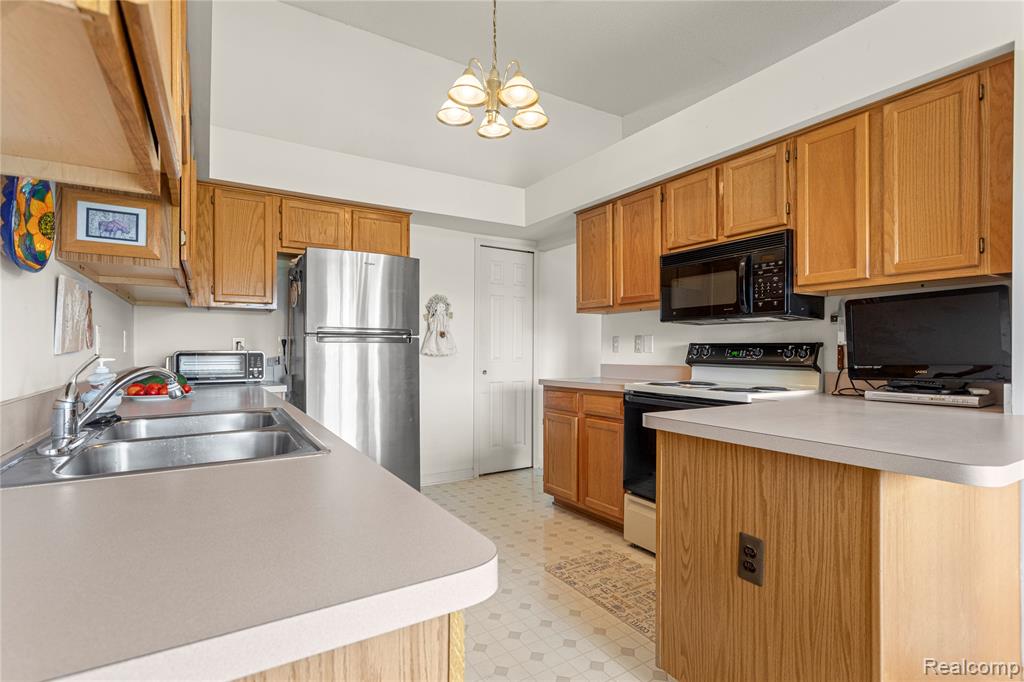 1919 Pebble Creek Drive, Canton, MI 48188 — Photo 16