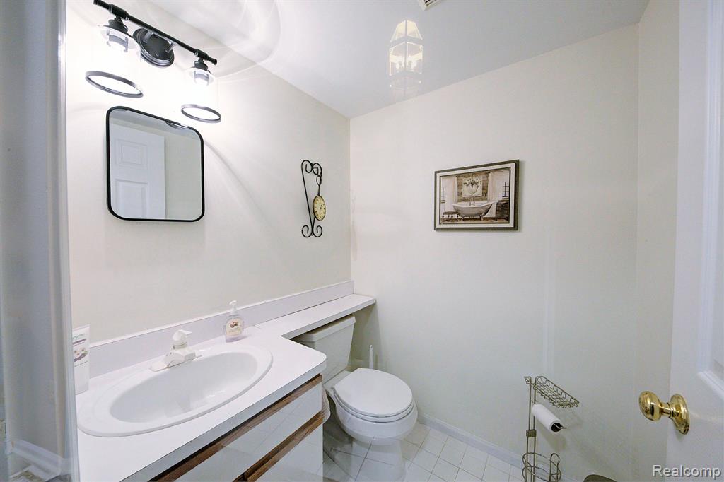 9329 EASTWIND Drive, Livonia, MI 48150 — Photo 34