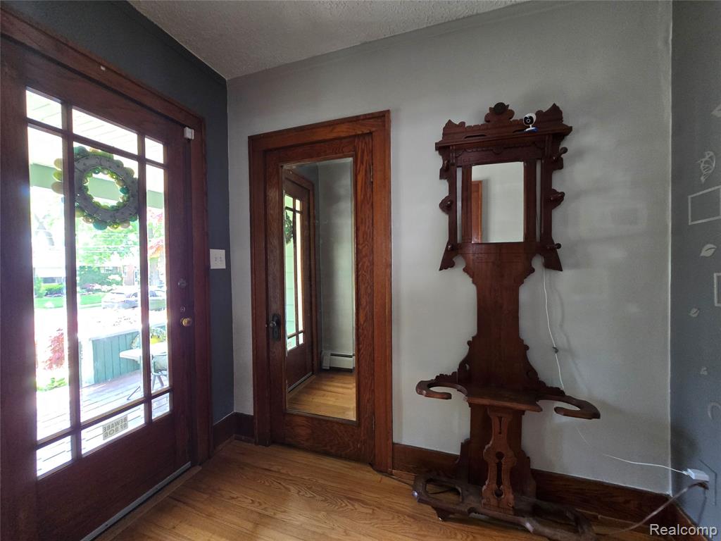 22911 Maple Avenue, Farmington, MI 48336 — Photo 4
