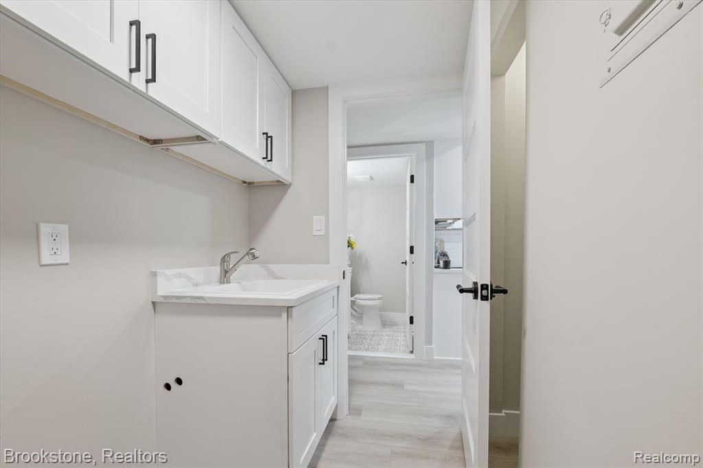 8721 Kennedy Circle North, 4, Warren, MI 48093 — Photo 24