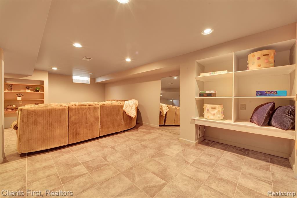 46657 GUNNERY Drive, Canton, MI 48187 — Photo 35