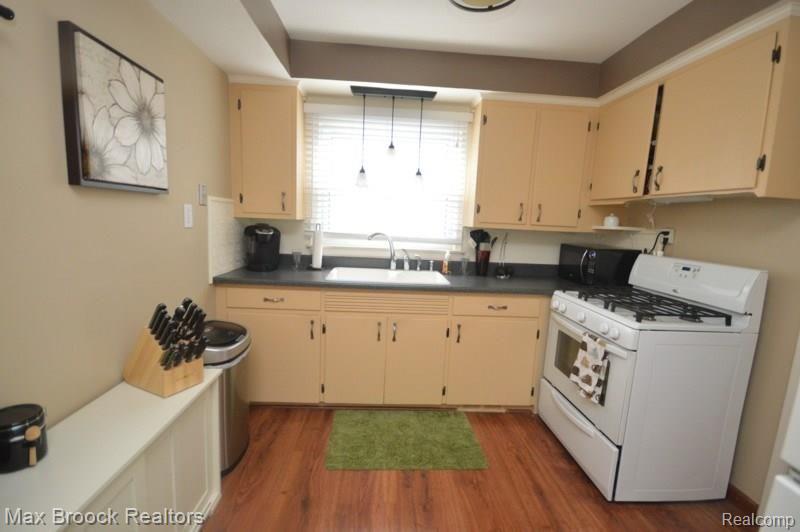 812 S MANITOU, Clawson, MI — Photo 4