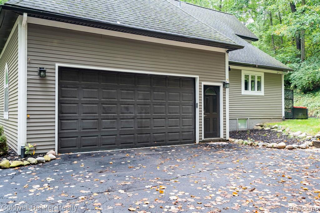 8673 Mohican Dr, Clarkston, MI 48348 — Photo 25