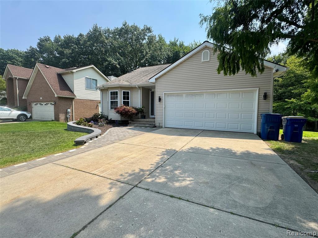 513 River Ridge Drive, Waterford, MI 48327 — Photo 2