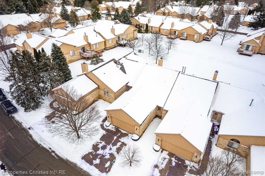 35204 KNOLLWOOD Lane, Farmington Hills, MI 48335 — Photo 18