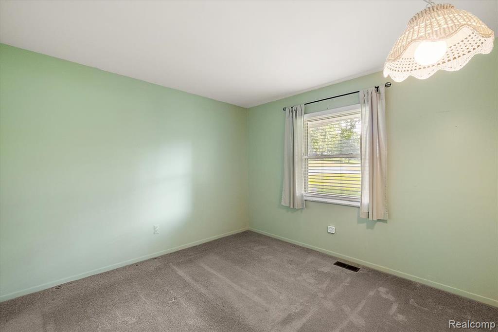 2947 SUN TERRACE Drive, Hartland, MI 48353 — Photo 26