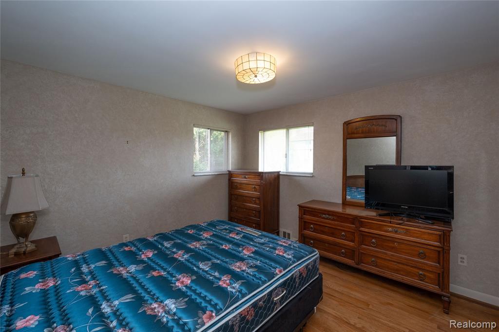 956 Blairmoor Court, Grosse Pointe Woods, MI 48236 — Photo 19