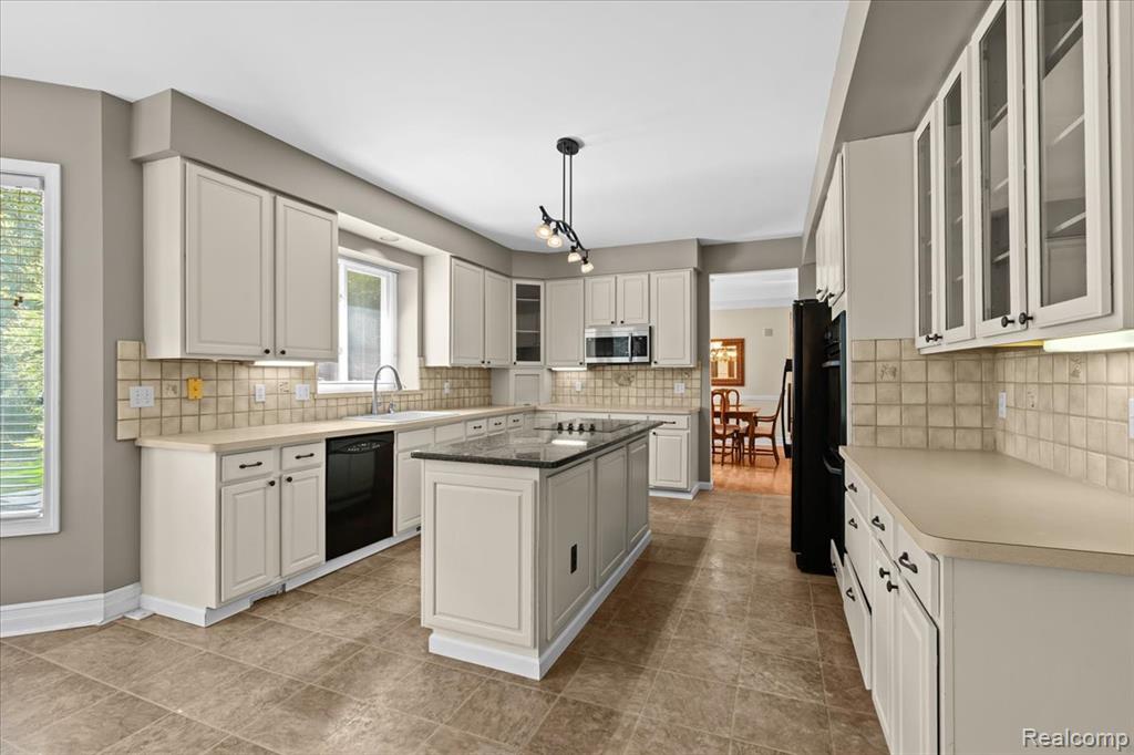 48075 Andover Drive, Novi, MI — Photo 15