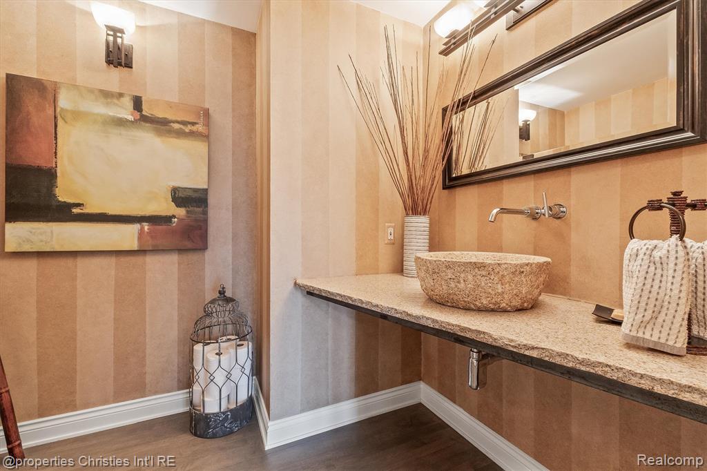 4912 Oakwood Court, Commerce Twp, MI 48382 — Photo 36
