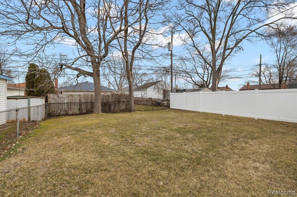 60 W Elmwood Avenue, Clawson, MI — Photo 8