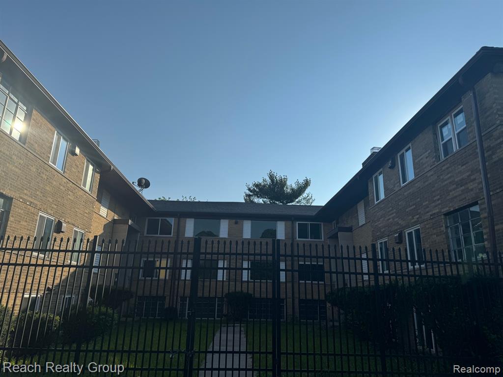 5061 Lakewood, Detroit, MI 48213 — front exterior
