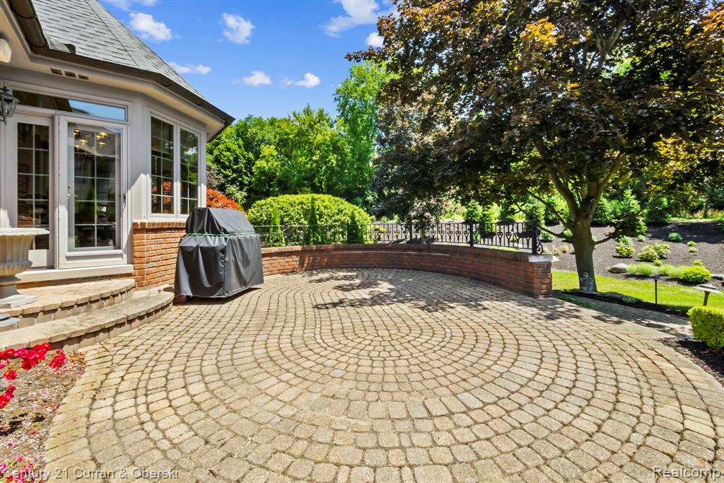 18878 Oak Leaf Lane, Northville, MI 48168 — Photo 9