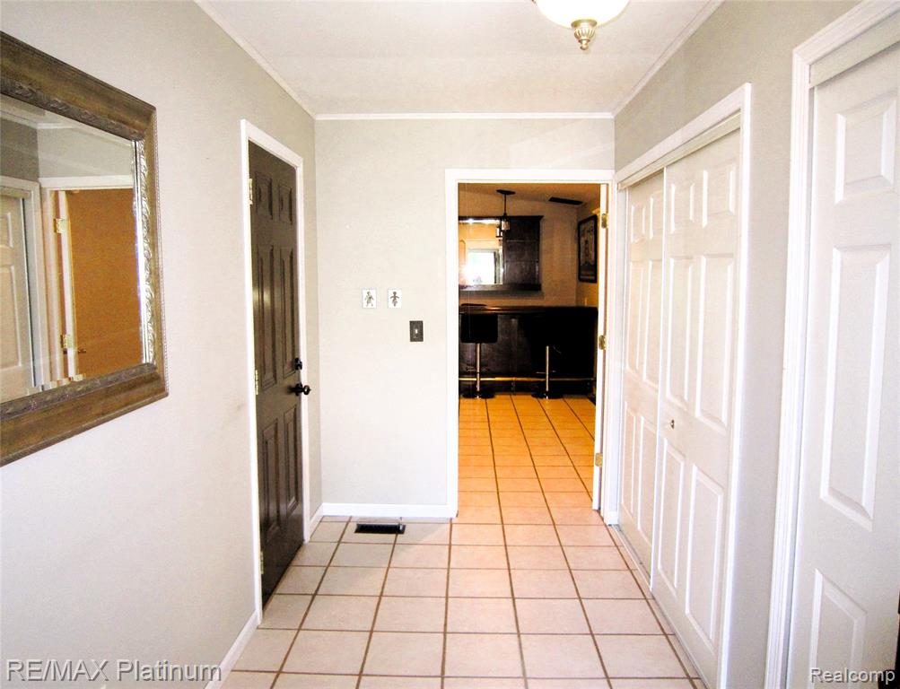 5673 Chippewa Drive, Howell, MI 48843 — Photo 9