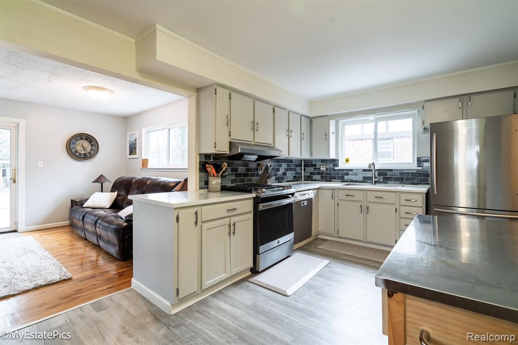 9912 AUBURNDALE Street, Livonia, MI 48150 — Photo 9